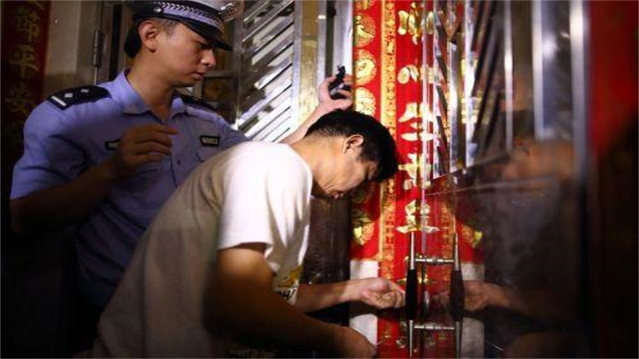 娄底请开锁师傅开了锁后，师傅